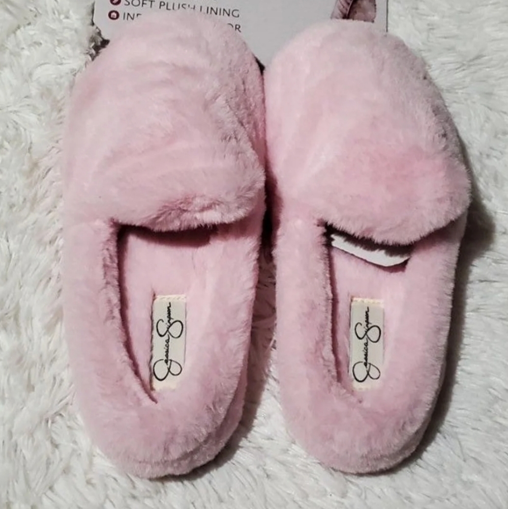 NWT-PINK MEMORY FOAM SLIPPERS